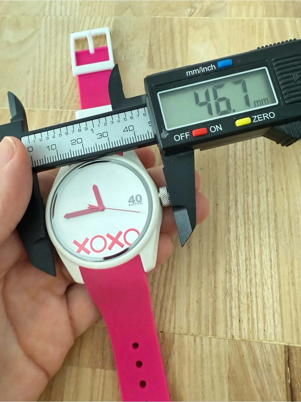 40 nine ladies pink and white XOXO love watch NEW BATTERY